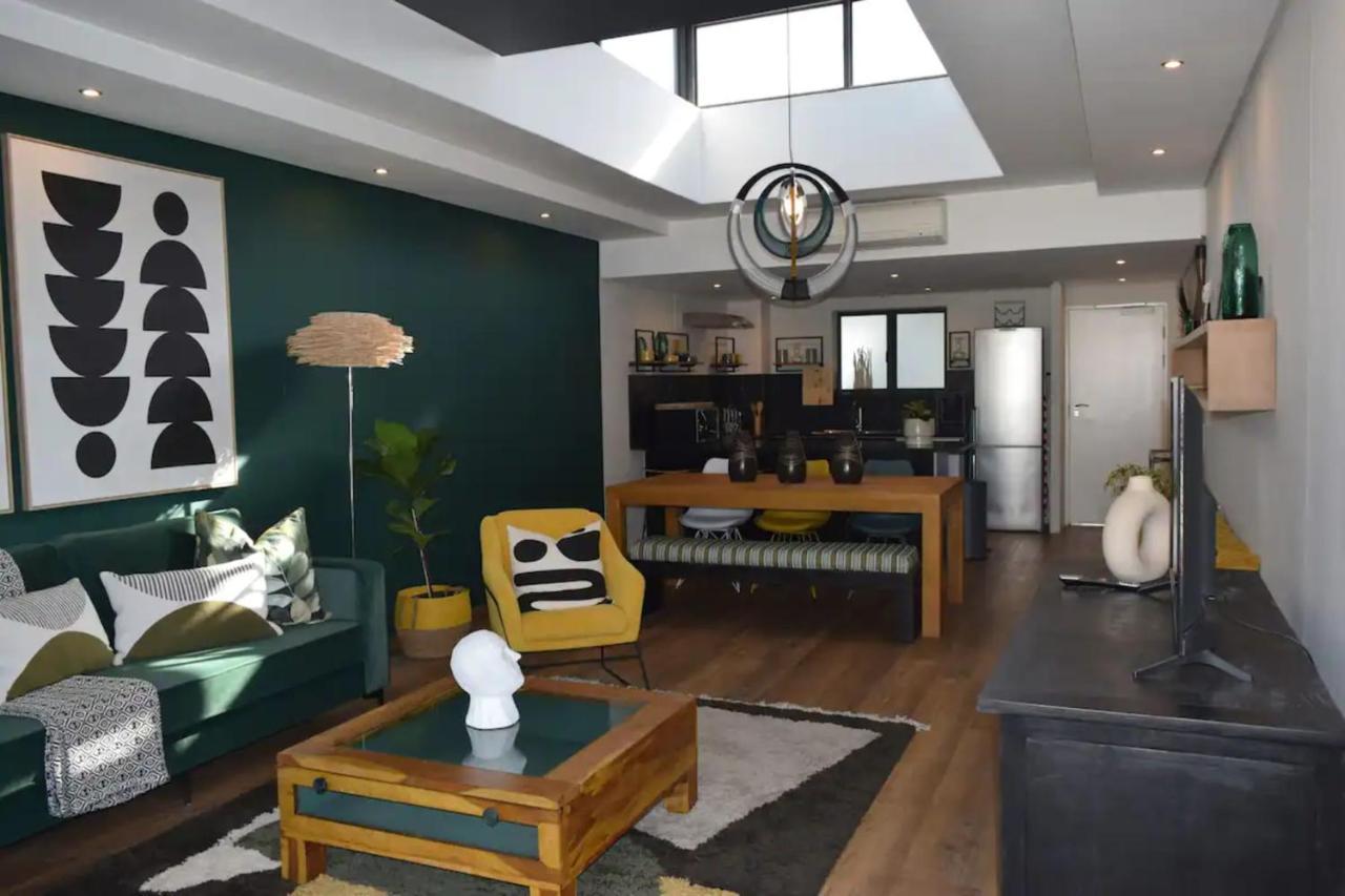 Stylish 2 Bedroom In With Stunning Views *