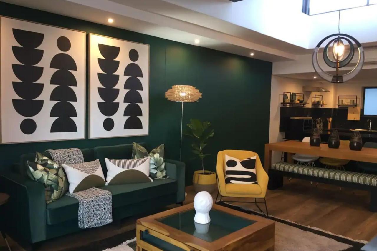 Stylish 2 Bedroom In With Stunning Views Apartment *