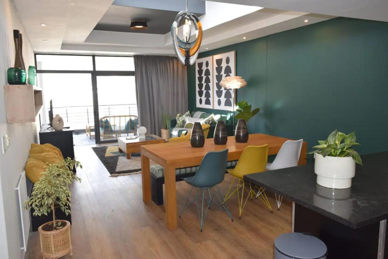 Stylish 2 Bedroom In With Stunning Views * Cape Town