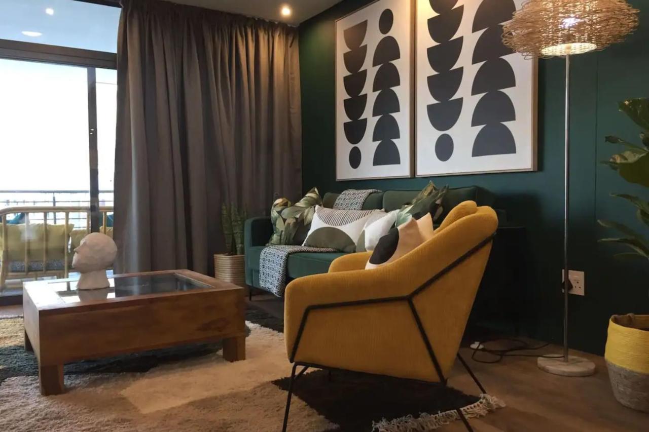 Stylish 2 Bedroom In With Stunning Views Apartment *